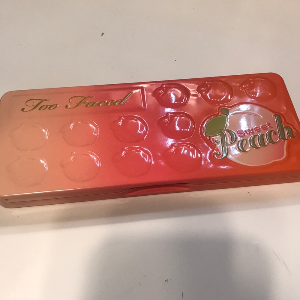 Sweet Peach Eyeshadow Palette